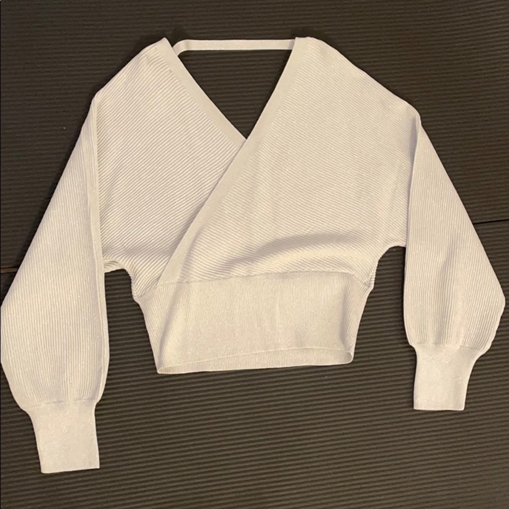 V-Cut open back sweater